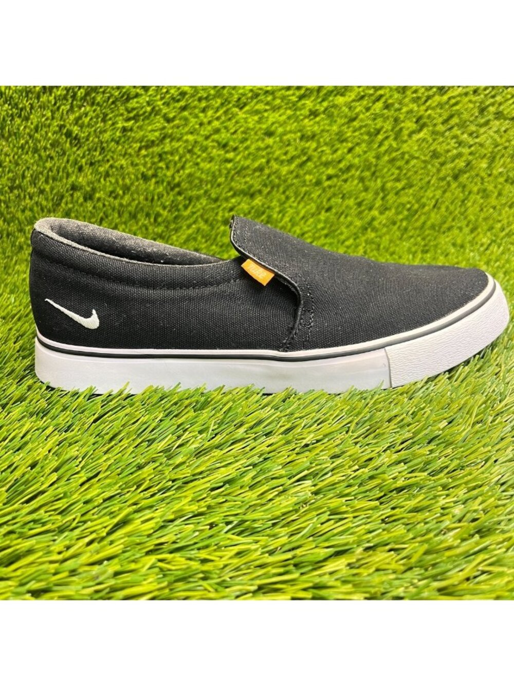 Nike Court Royale AC Womens Size 8 Black White Athletic Slip On Shoes Sneakers